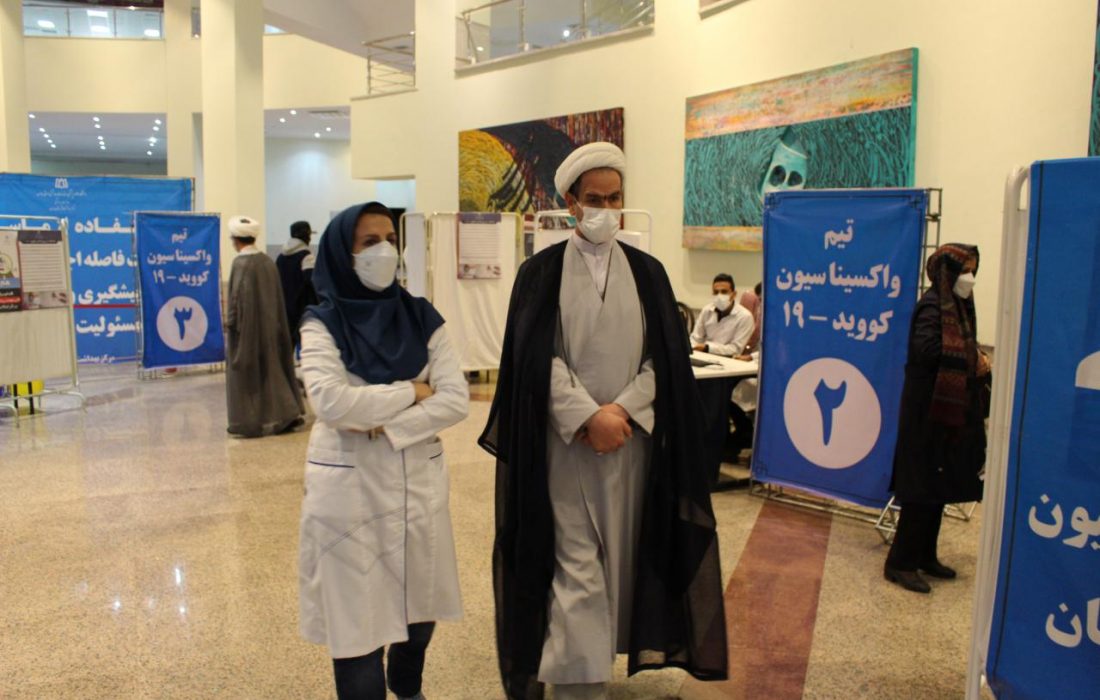 زيارة تدخيلية لممثل أهالي همدان وفامينين لقاعدة التطعيم بقاعة القرآن في همدان
