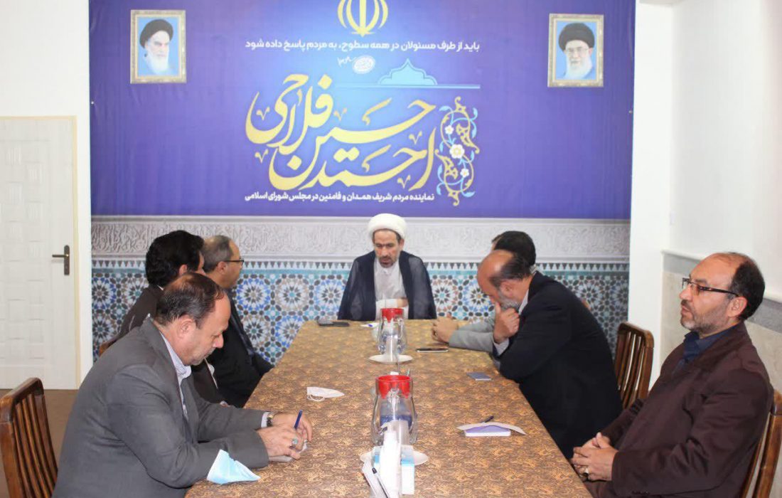 The meeting of the managers and deputies of education districts of Hamedan city with the MP