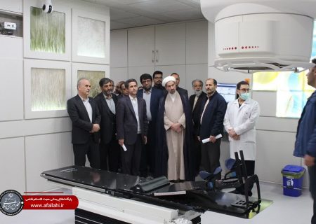 حجة الاسلام زيارة الدكتور فلاحي لمركز همدان الشامل للسرطان