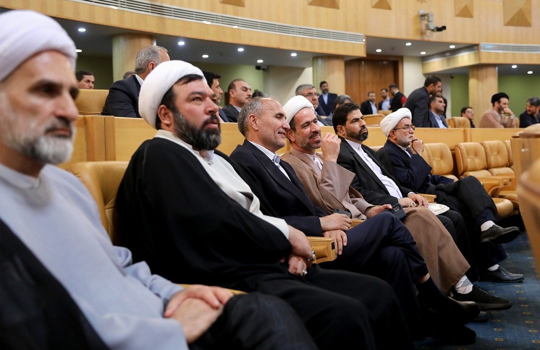 نشست مشترک نمایندگان و منتخبین مجلس شورای اسلامی با هیئت دولت